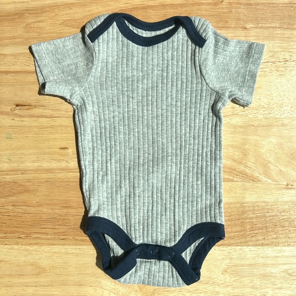Newborn bodysuit 🥰 - Picture 2 of 3